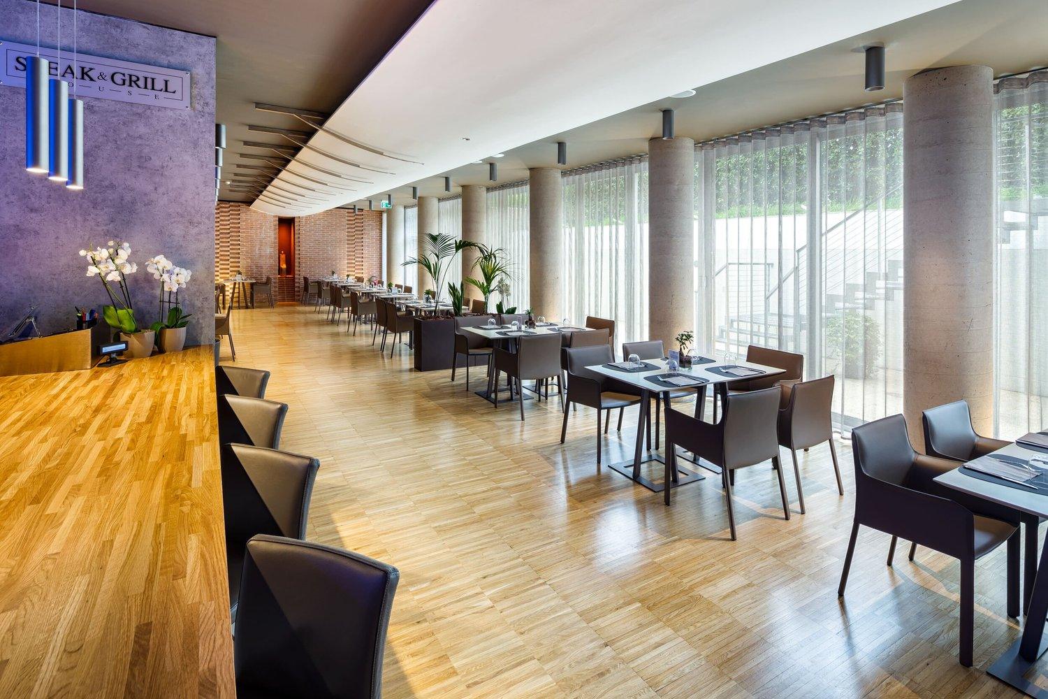 Bars & Restaurants photography by Theo Tzia